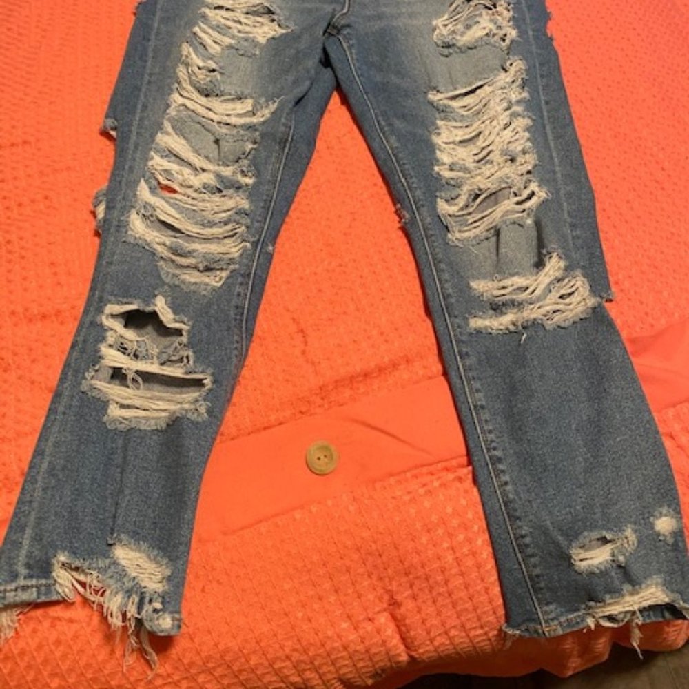 American Eagle distressed jeans